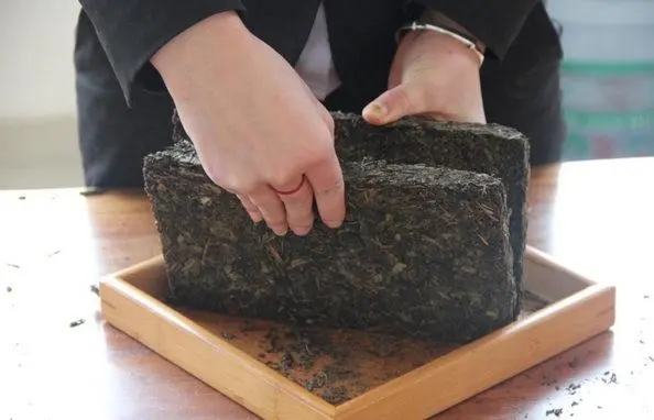 2022年怎么撬普洱茶磚？