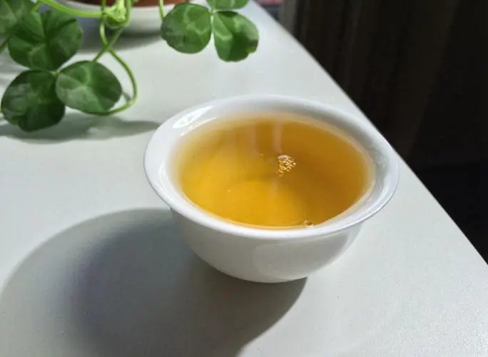 2022年一喝普洱茶肚子就熱熱的怎么回事？