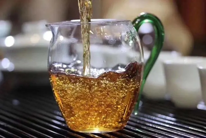 連“喉韻”和“鎖喉”都搞不清楚，就不要說(shuō)懂普洱茶！