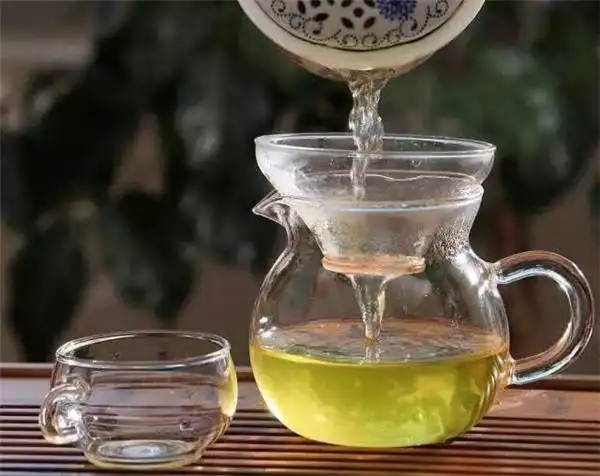 怎么快速清除茶垢？