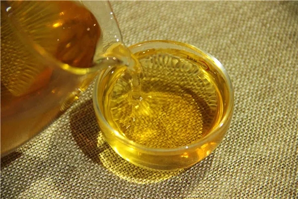 還在用自來水泡茶？難怪你泡的茶滋味不行~