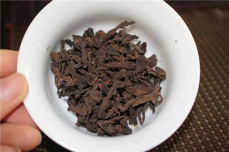 普洱茶的“樟香、棗香、糯香”等香味由什么決定？